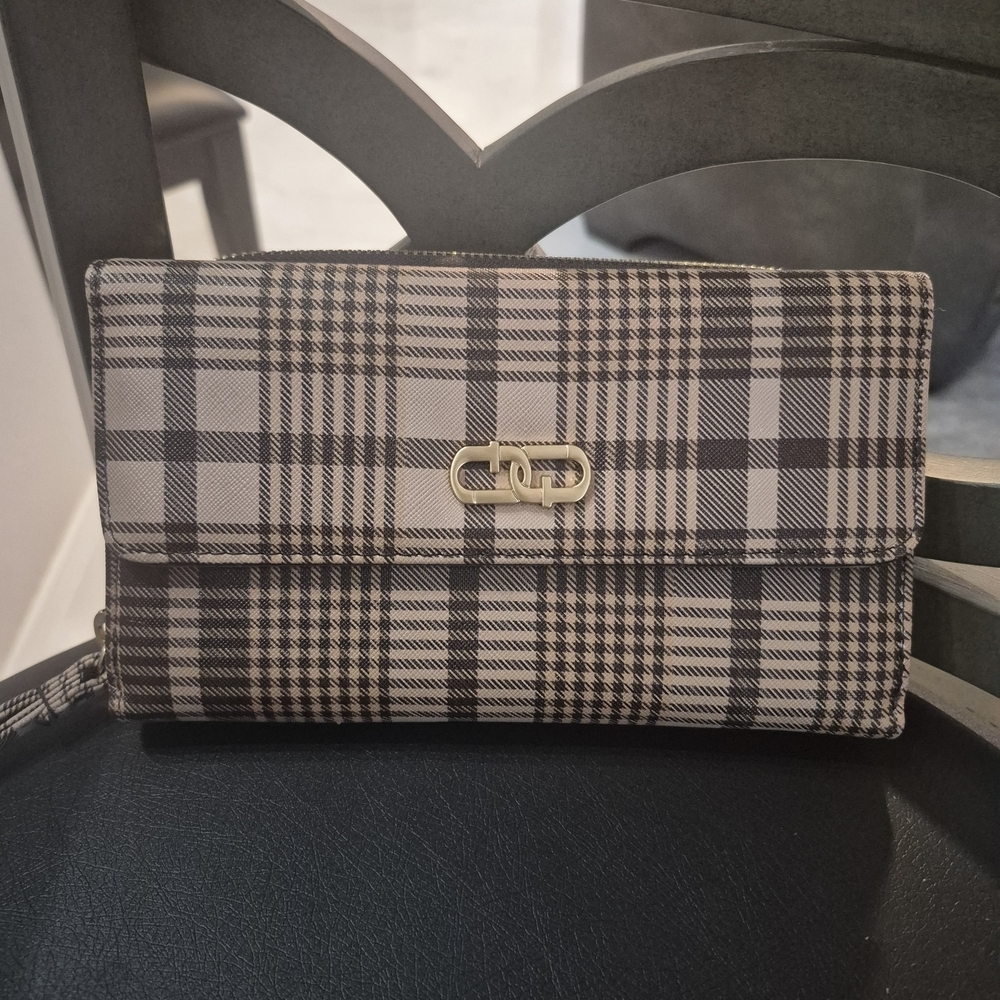New Time and Tru Ainsley Clutch.